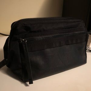 lululemon toiletry kit
